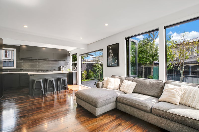 3 Tutuki Street, Waterview, Auckland - Carousel 2