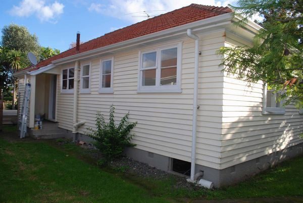 4B Riki Road, Point England, Auckland - Carousel 2