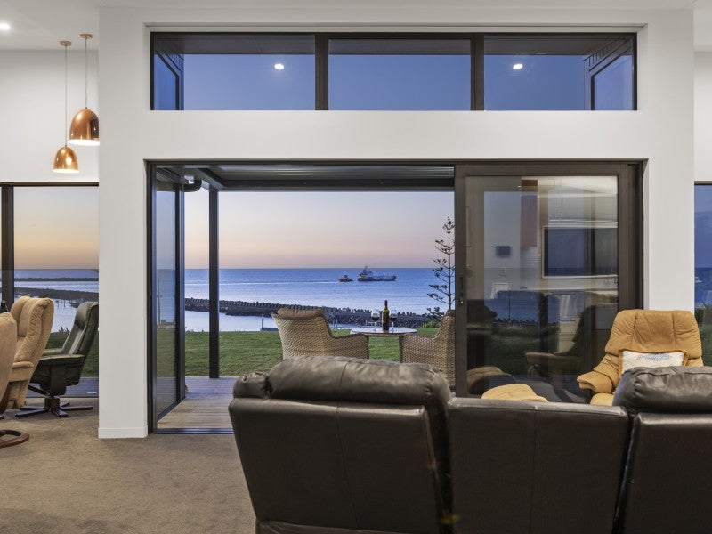 2 Roy Terrace, Moturoa, New Plymouth - Carousel 2