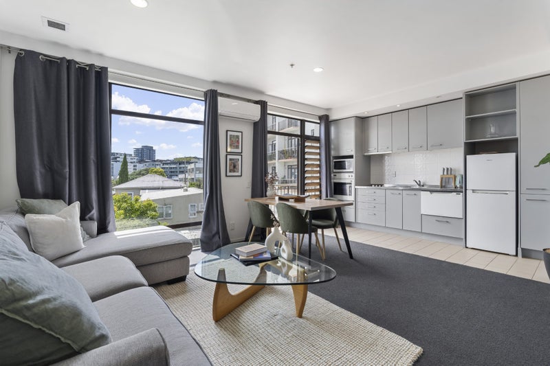 2H/5 Charlotte Street, Eden Terrace, Auckland - Carousel 1