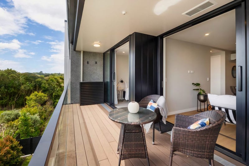 104/9 Walmer Road, Point Chevalier, Auckland - Carousel 1
