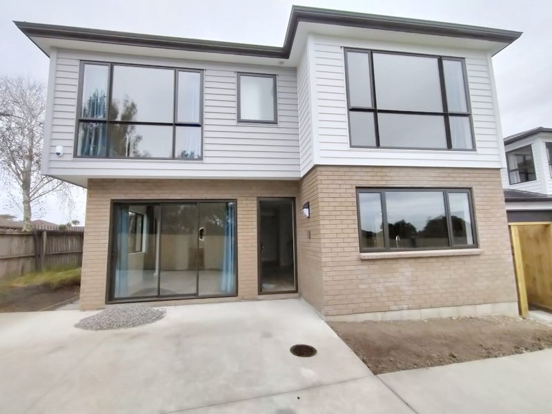 26 Golfland Drive, Golflands, Auckland - Carousel 1