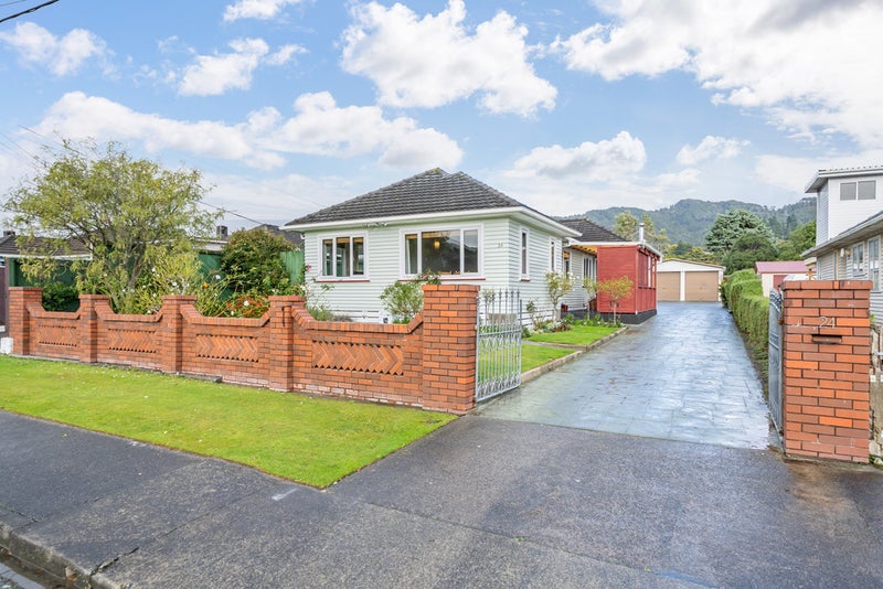24 Hinau Grove, Wainuiomata, Lower Hutt - Carousel 1