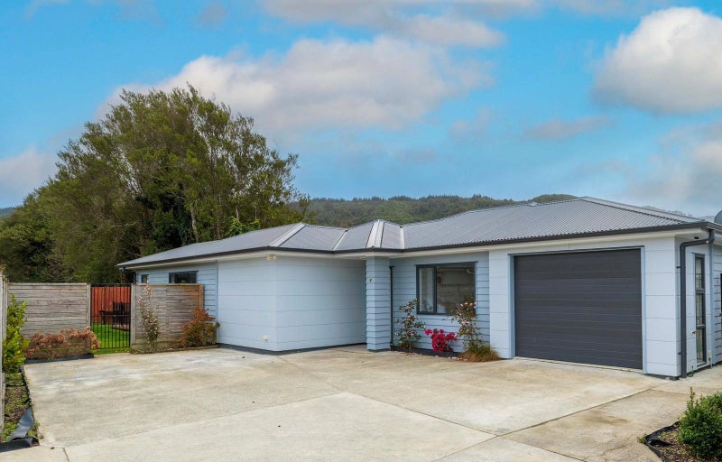 6 Rimutaka Street, Trentham, Upper Hutt - Carousel 1