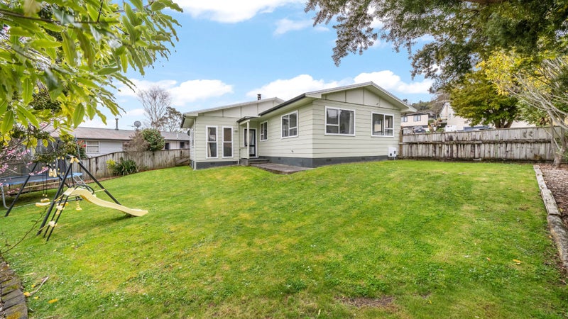 5 Edelweiss Grove, Timberlea, Upper Hutt - Carousel 1