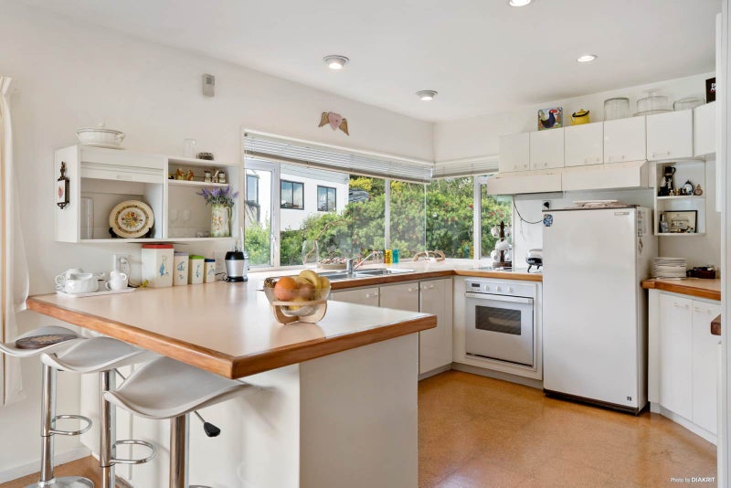 2/8 Strabo Place, Windsor Park, Auckland - Carousel 2