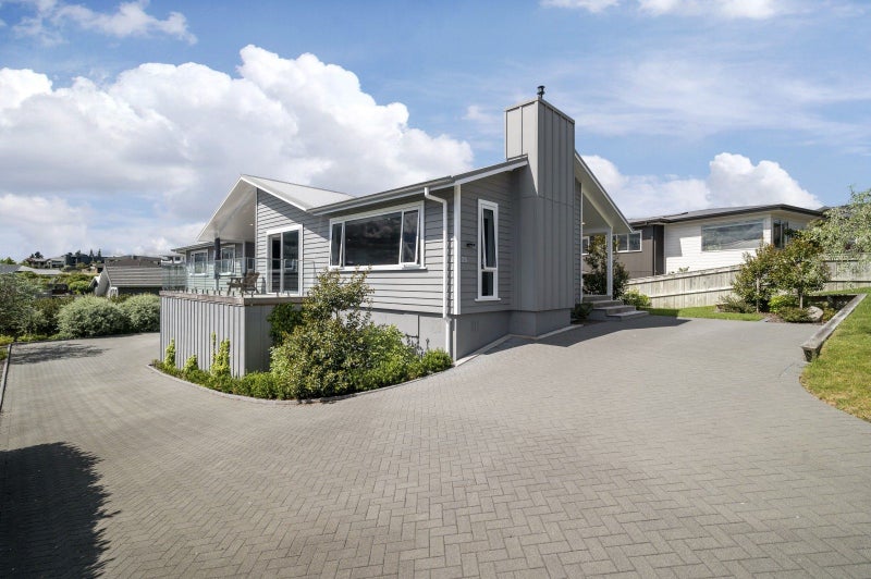 23 Botanical Heights Drive, Waipahihi, Taupo - Carousel 1