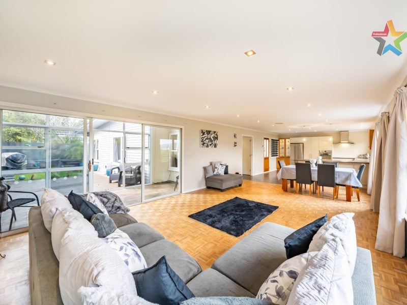 4 Major Drive, Kelson, Lower Hutt - Carousel 2