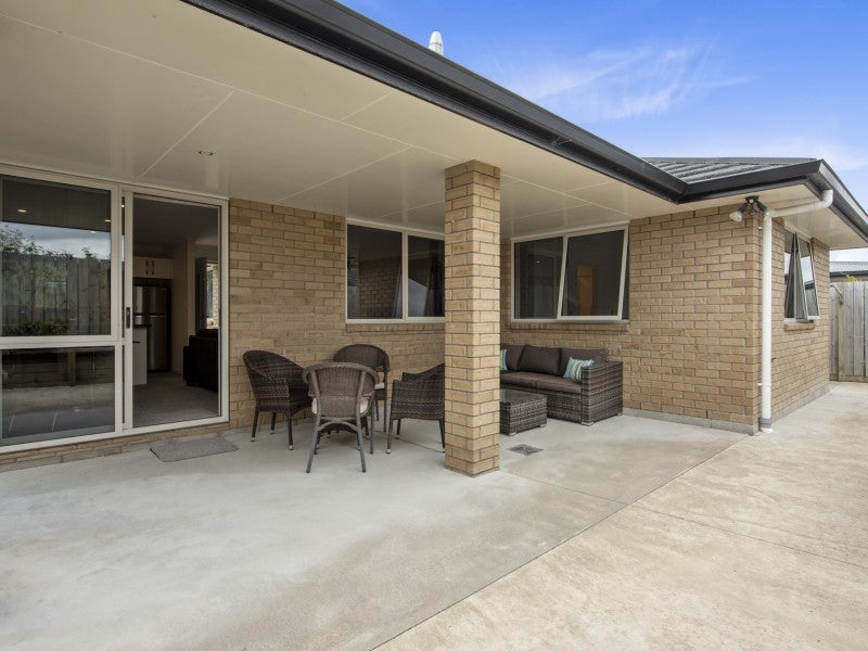 7 Fender Close, Pyes Pa, Tauranga - Carousel 1