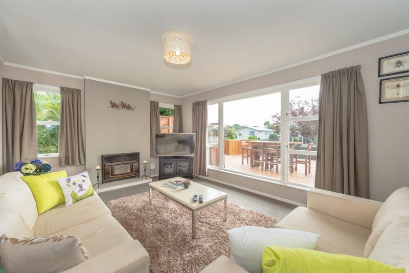 13 Clematis Avenue, Pukete, Hamilton - Carousel 2