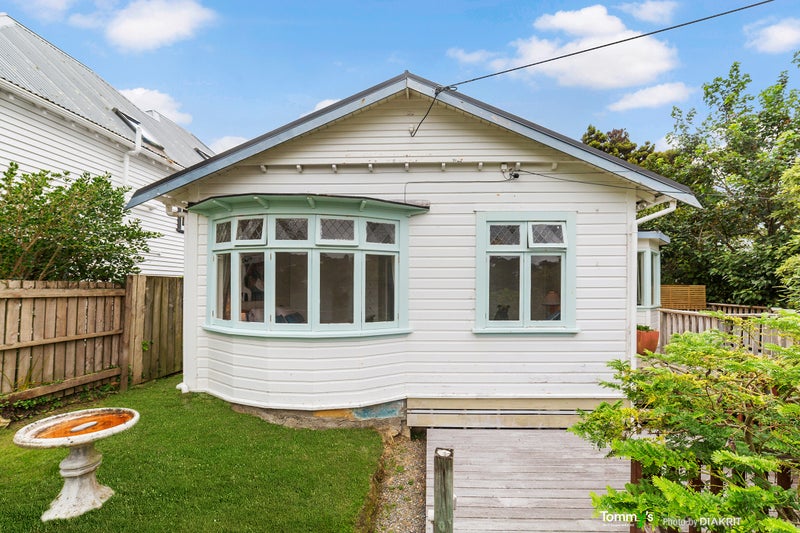 116 Creswick Terrace, Northland, Wellington - Carousel 2