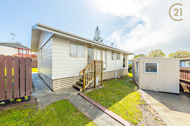 1/16 Nearco Street, Randwick Park, Auckland - Carousel 2