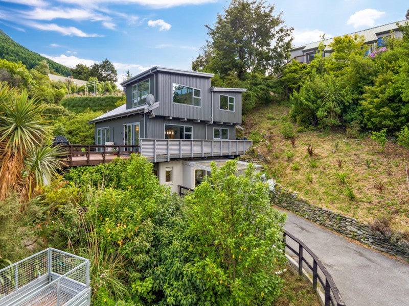 40 Arawata Terrace, Sunshine Bay, Queenstown - Carousel 1