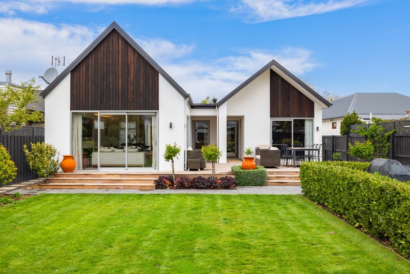 23 Hawkesbury Avenue, St Albans, Christchurch - Carousel 1