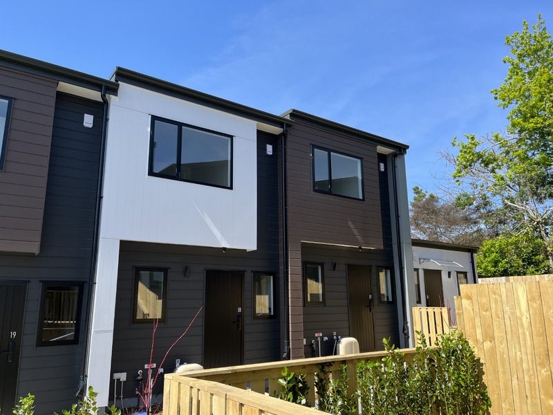 18/241 Don Buck Road, Massey, Auckland - Carousel 1