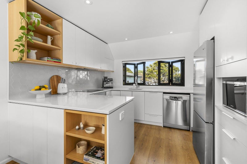 2/38A ROXBURGH ST, Mount VICTORIA, WELLINGTON - Carousel 2