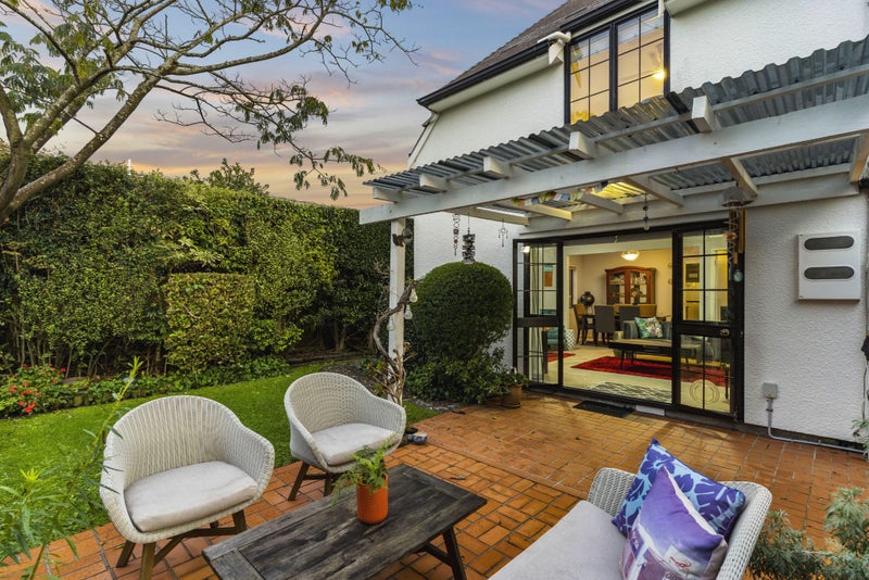 2/4 Whitworth Road, Mount Eden, Auckland - Carousel 1
