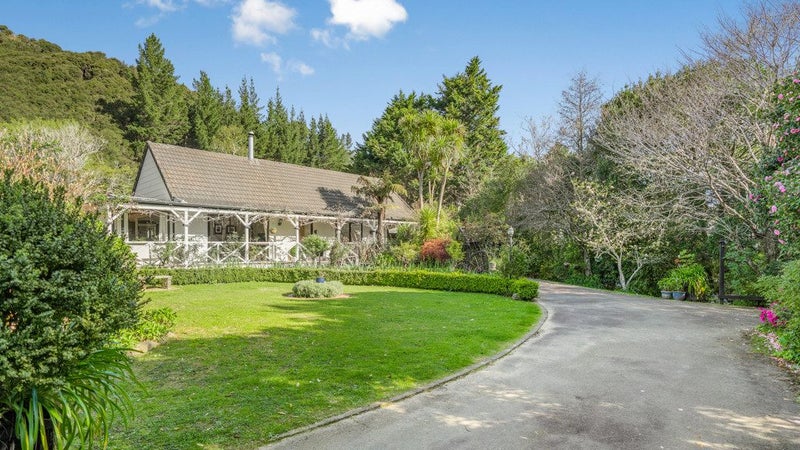 158 Moores Valley Road, Wainuiomata, Lower Hutt - Carousel 2