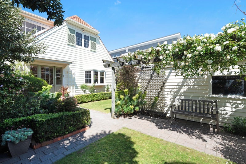 9 Falkirk Avenue, Seatoun, Wellington - Carousel 2