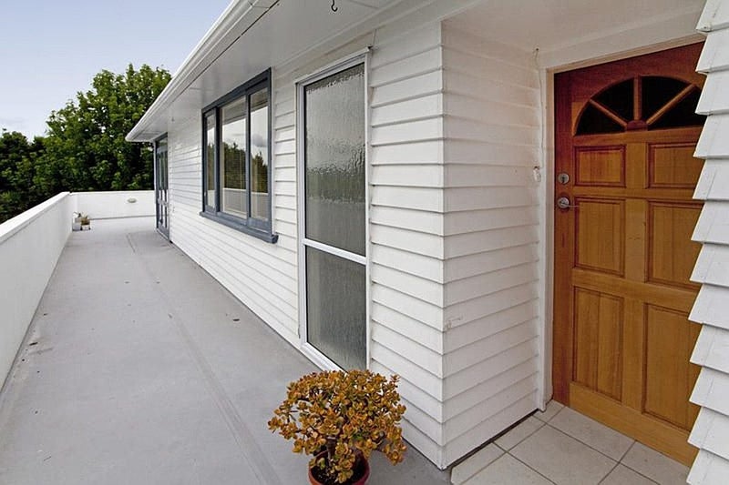 8 Jellicoe Road, Murrays Bay, Auckland - Carousel 1