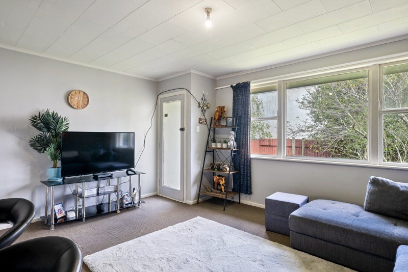 2/64 Cruickshank Road, Clouston Park, Upper Hutt - Carousel 2