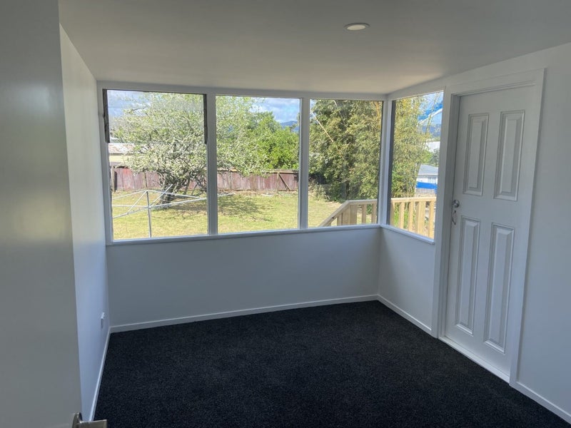 11 Awaroa Road, Sunnyvale, Auckland - Carousel 1