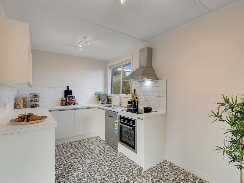 59 Leicester Street, Cannons Creek, Porirua - Carousel 2