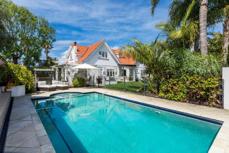 1 Ascot Avenue, Narrow Neck, Auckland - Carousel 2