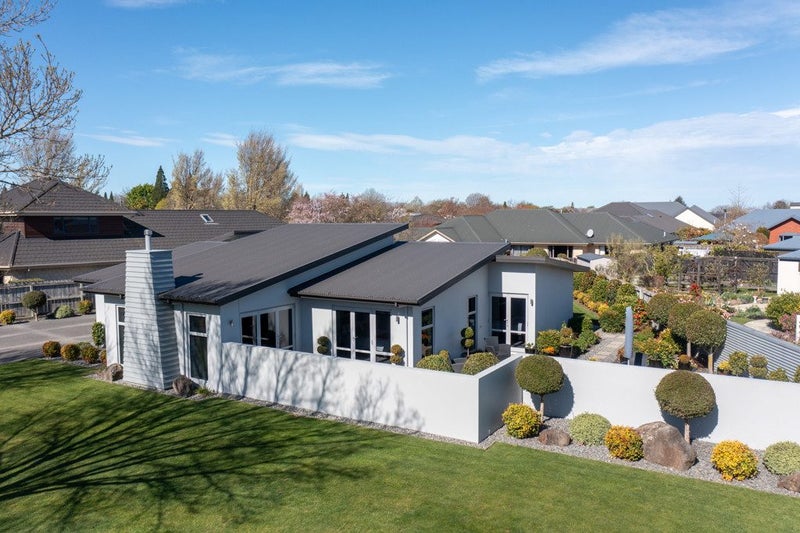 15 Coniston Drive, Allenton, Ashburton - Carousel 1