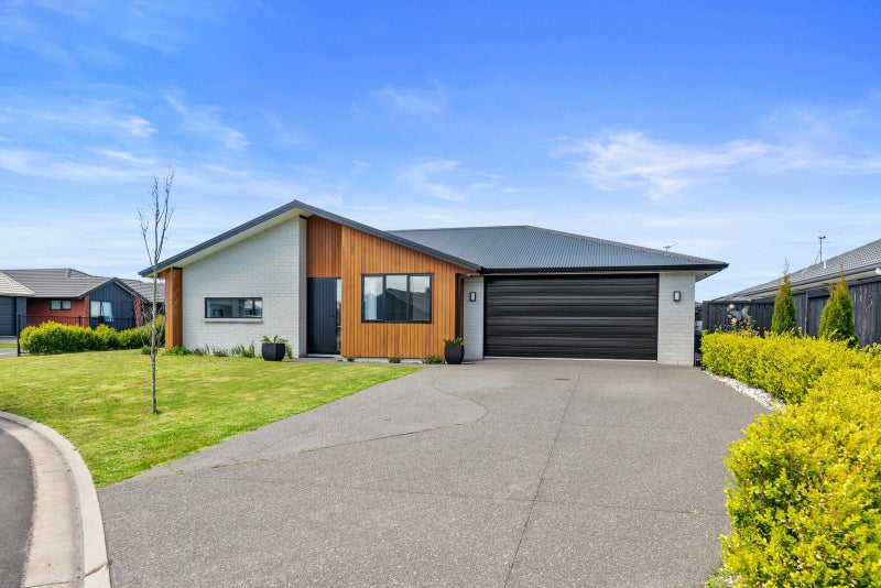 90 Hills View Drive, Papamoa, Papamoa - Carousel 1