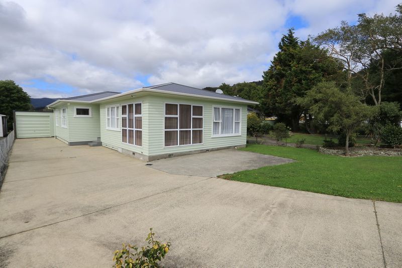 4 Parkway, Wainuiomata, Lower Hutt - Carousel 1