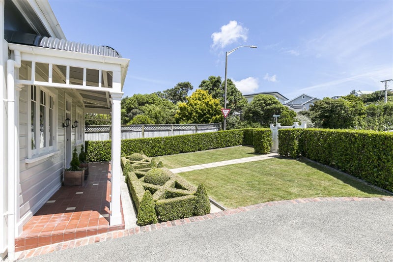 2 Hawtrey Terrace, Johnsonville, Wellington - Carousel 32