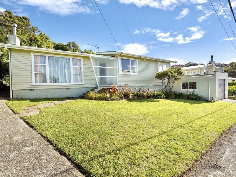 6 Cotswold Crescent, Newlands, Wellington - Carousel 1