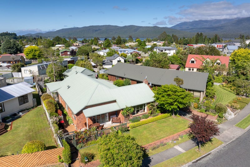 14 Bowen Street, Te Anau, Te Anau - Carousel 1