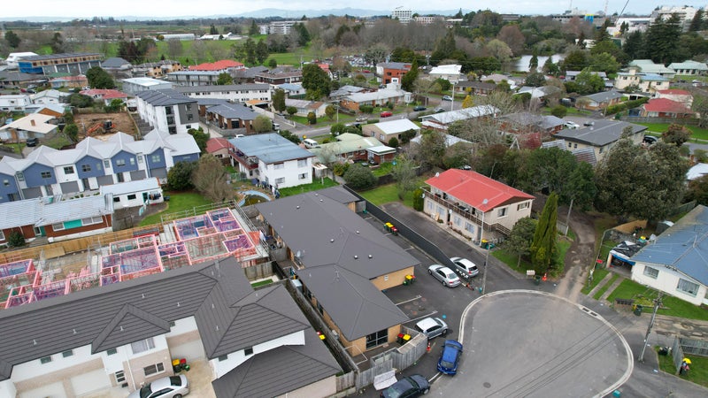 4/3 June Place, Hamilton East, Hamilton - Carousel 15