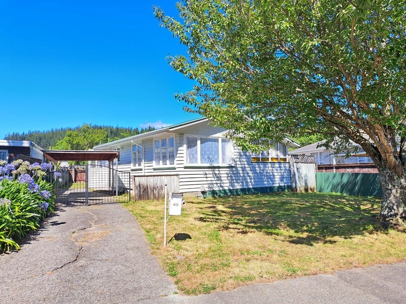 40 Oregon Drive, Maoribank, Upper Hutt - Carousel 1