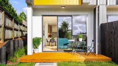 4/12 Fraser Road, Narrow Neck, Auckland - Carousel 1