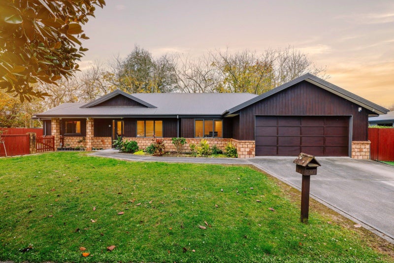 12 Stoneleigh Drive, Chartwell, Hamilton - Carousel 1