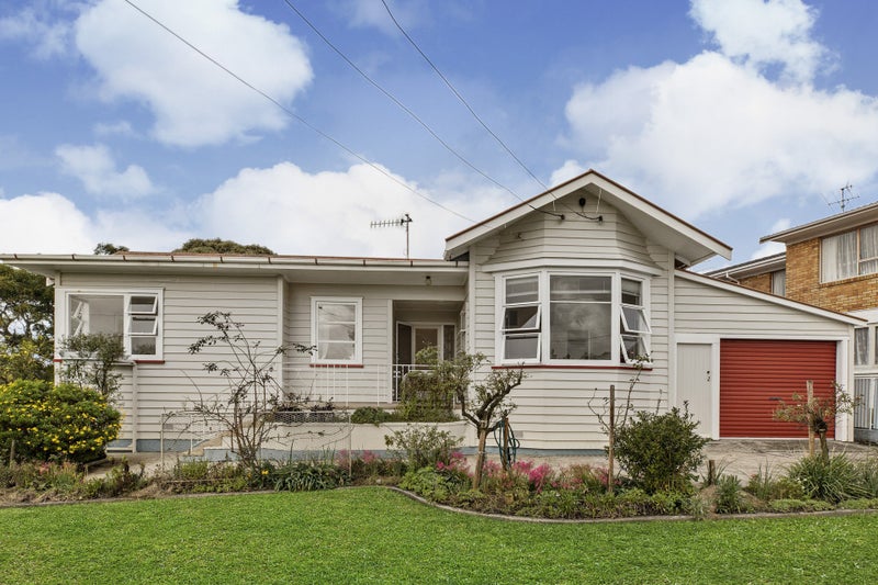 64 Fowlds Avenue, Sandringham, Auckland - Carousel 1