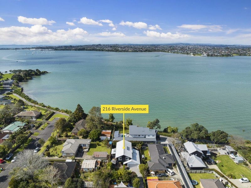 216 Riverside Avenue, Point England, Auckland - Carousel 2