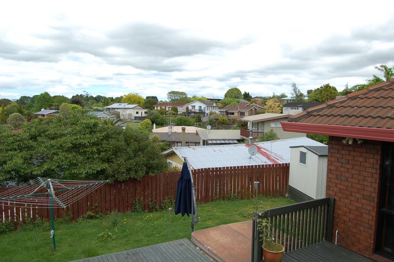 16 Garden Heights Avenue, Glenview, Hamilton - Carousel 11