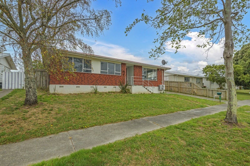 46 Halswell Crescent, Westbrook, Palmerston North - Carousel 1