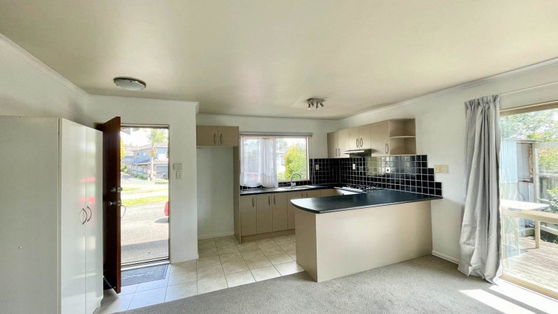 18 Malin Place, Pinehill, Auckland - Carousel 2