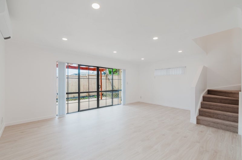 4/5 Spencer Road, Oteha, Auckland - Carousel 2