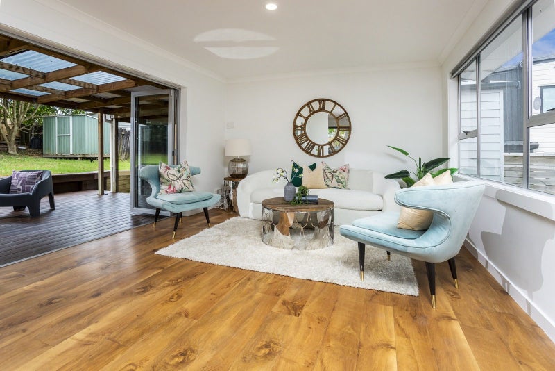22 St Catherine Crescent, West Harbour, Auckland - Carousel 1