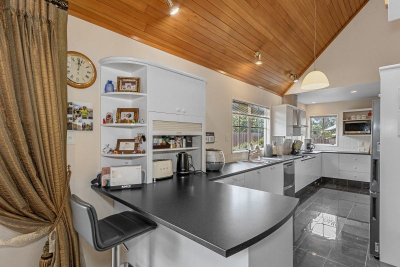 25 Brockhall Lane, Avonhead, Christchurch - Carousel 2