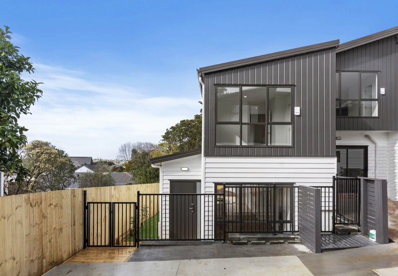 8E Tahinga Street, Northcote, Auckland - Carousel 1