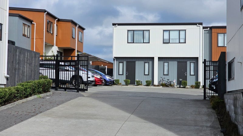 9/6 Kereru Street, Henderson, Auckland - Carousel 2