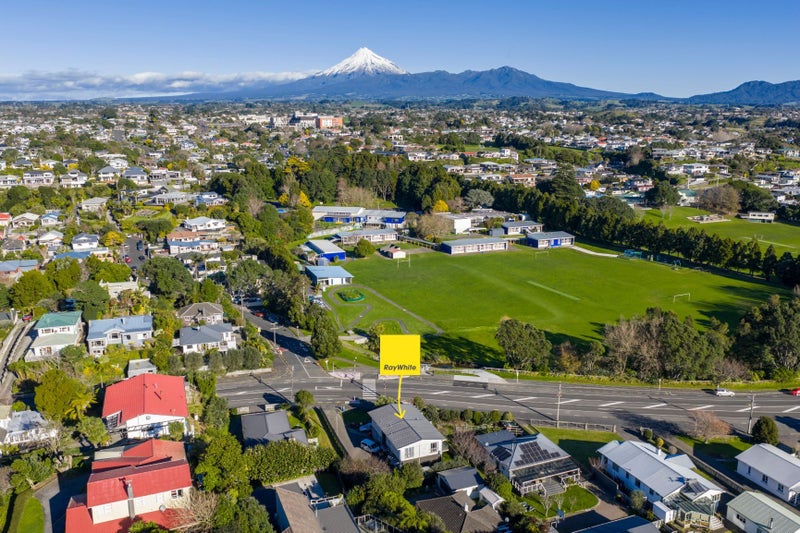 390B St Aubyn Street, Moturoa, New Plymouth - Carousel 1