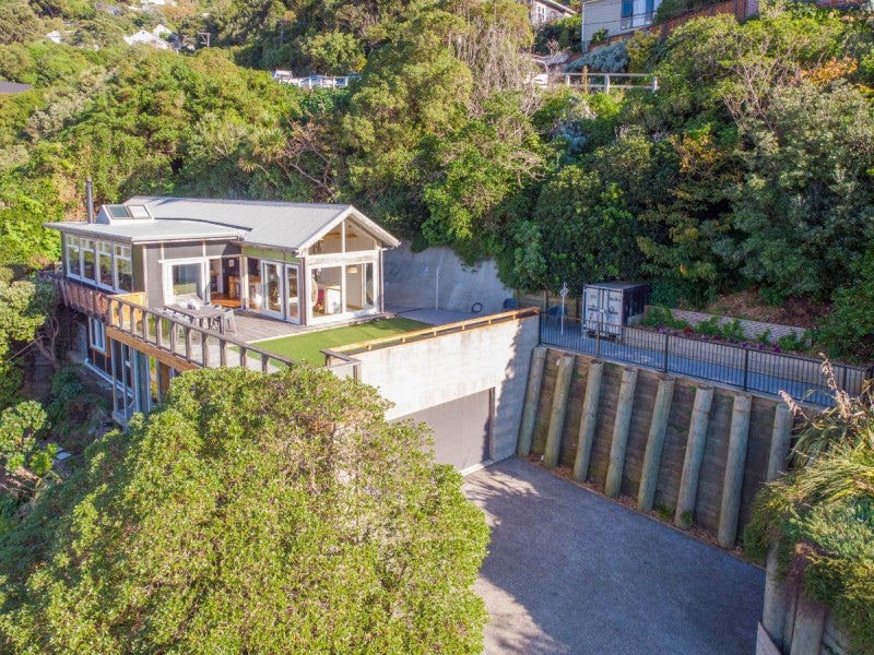 154 Sutherland Road, Lyall Bay, Wellington - Carousel 2
